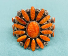 Load image into Gallery viewer, Spiney Oyster and Silver Bracelet
