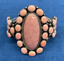 Load image into Gallery viewer, Pink Conch and Silver Bracelet
