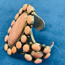 Load image into Gallery viewer, Pink Conch and Silver Bracelet
